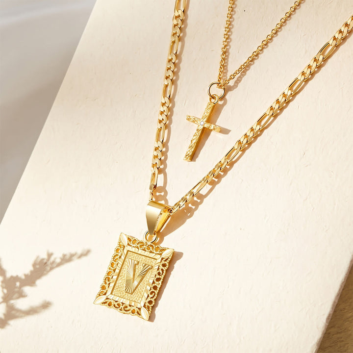 Christianartworkshop Delicata collana a catena Figaro con croce impilabile a due livelli e targhetta iniziale dalla A alla Z con strass: emblema senza tempo di dolce protezione celeste. - V - image 23