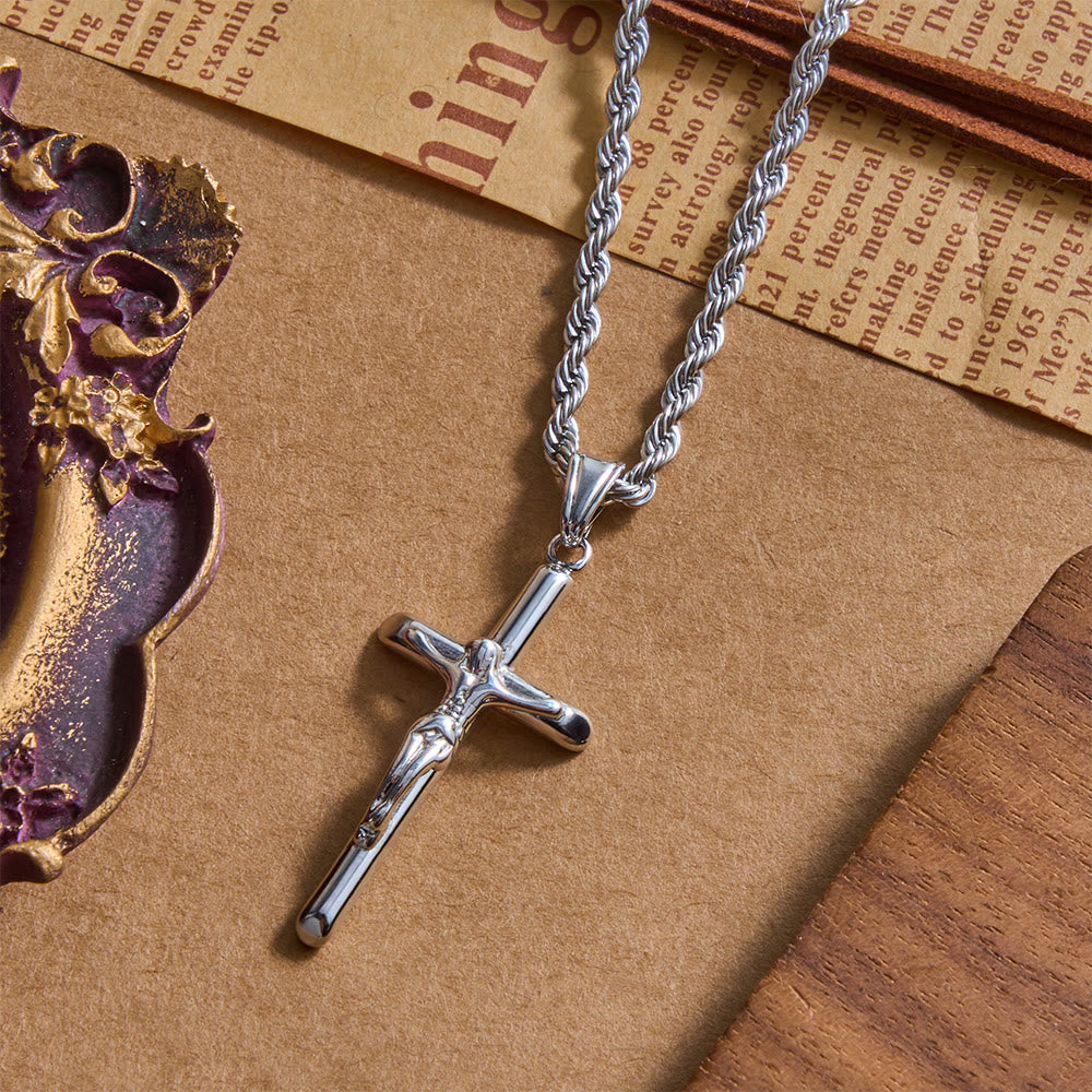 Christianartworkshop Collana con ciondolo a forma di crocifisso di Gesù in rilievo e catena a corda intrecciata: emblema senza tempo di dolce protezione celeste. - image 4