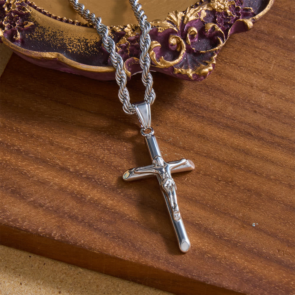 Christianartworkshop Collana con ciondolo a forma di crocifisso di Gesù in rilievo e catena a corda intrecciata: emblema senza tempo di dolce protezione celeste. - Argento - image 3