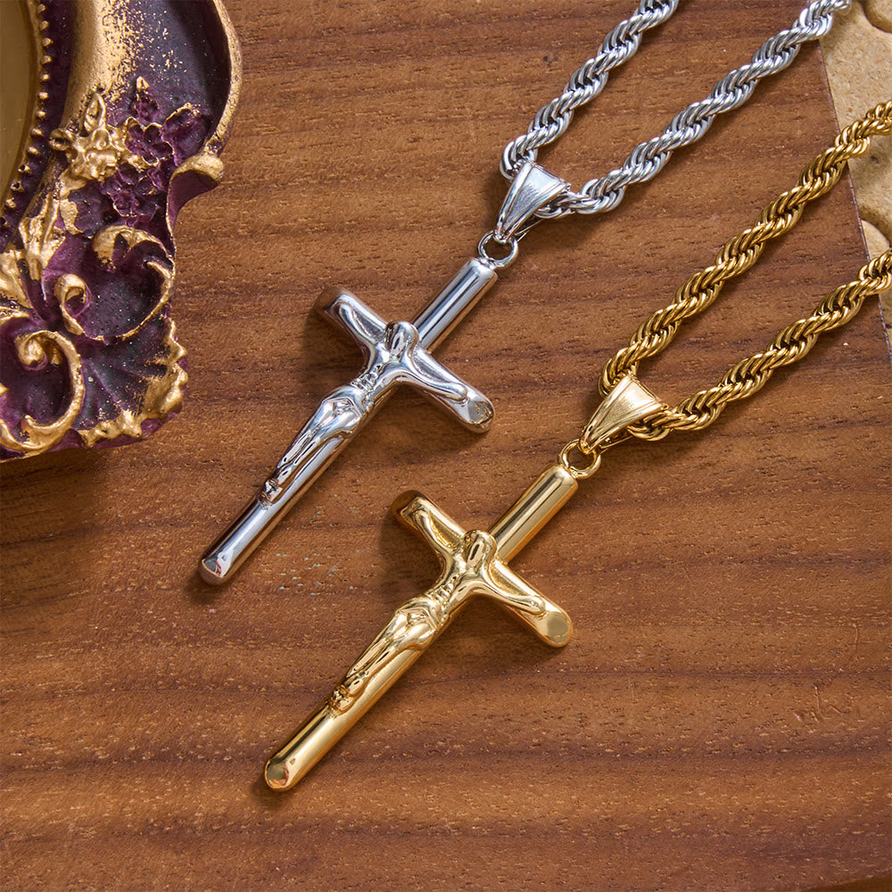 Christianartworkshop Collana con ciondolo a forma di crocifisso di Gesù in rilievo e catena a corda intrecciata: emblema senza tempo di dolce protezione celeste. - image 0