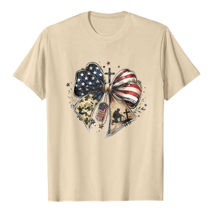 Christianartworkshop T-shirt classica patriottica con stampa frontale a pannelli multipli, fiocco, croce, piastrina militare e stella. - Beige - 2XL - image 12