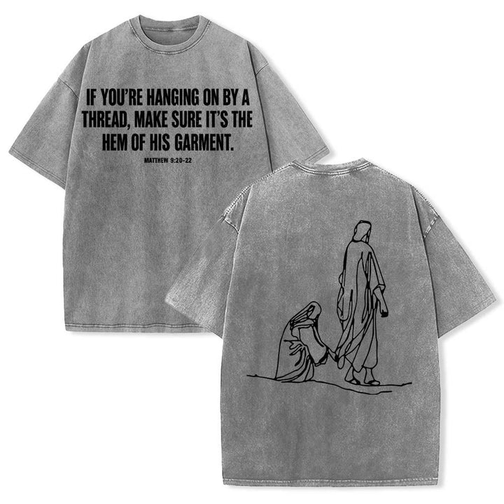 Christianartworkshop Matteo 9:20-22 Citazione sulla fede Donna sanguinante tocca Cristo veste Line Art Stampa posteriore T-shirt lavata - Grigio - 5XL - image 6