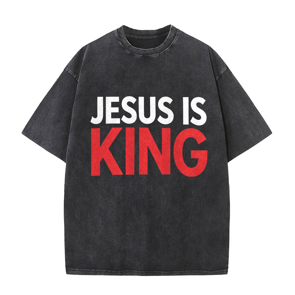 Christianartworkshop Maglietta lavata con stampa tipografica frontale a blocchi in grassetto "Jesus Is King" a due livelli. - Nero - 5XL - image 0