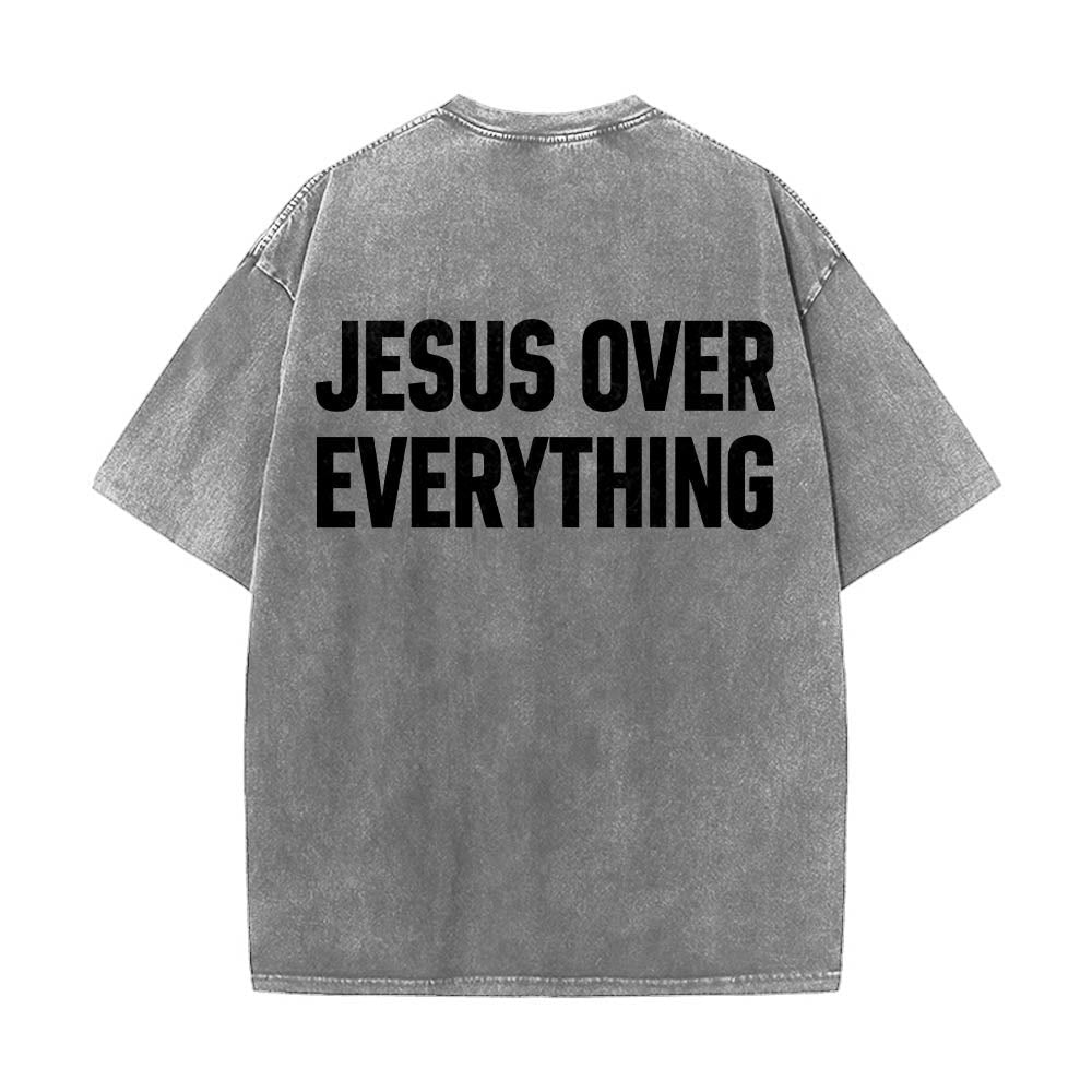 Christianartworkshop Maglietta lavata con stampa a blocchi sul retro e scritta "Jesus Over Everything" su due righe in grassetto. - Grigio - 5XL - image 6