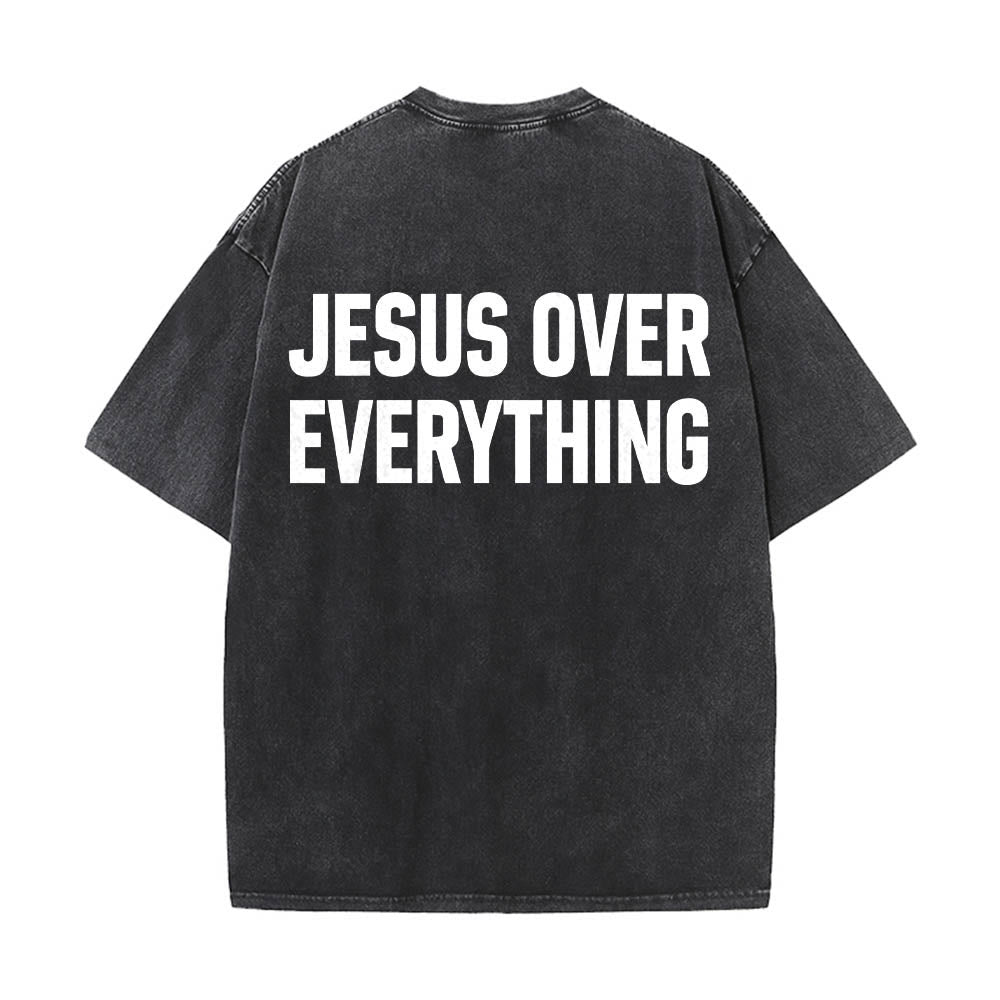 Christianartworkshop Maglietta lavata con stampa a blocchi sul retro e scritta "Jesus Over Everything" su due righe in grassetto. - Nero - 5XL - image 0