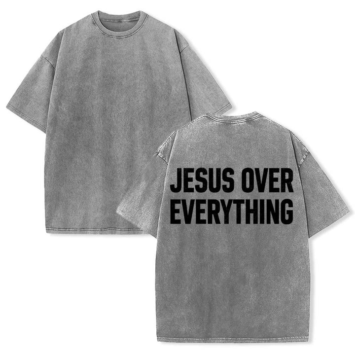 Christianartworkshop Maglietta lavata con stampa a blocchi sul retro e scritta "Jesus Over Everything" su due righe in grassetto. - image 7