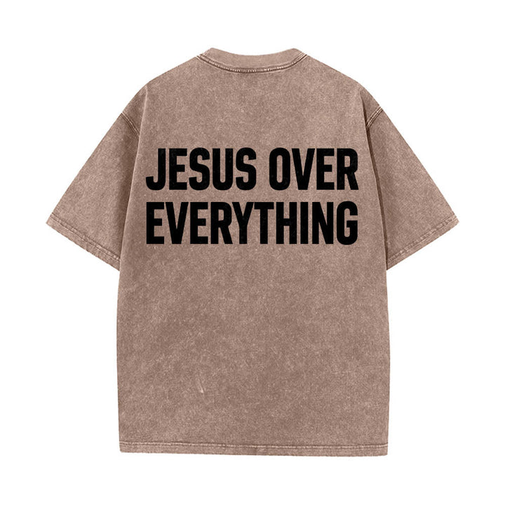 Christianartworkshop Maglietta lavata con stampa a blocchi sul retro e scritta "Jesus Over Everything" su due righe in grassetto. - Marrone - 5XL - image 4