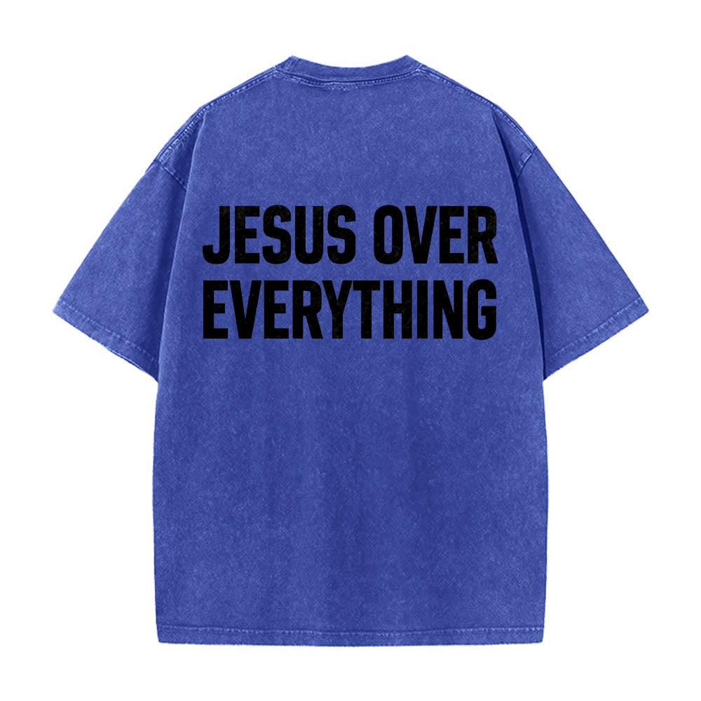Christianartworkshop Maglietta lavata con stampa a blocchi sul retro e scritta "Jesus Over Everything" su due righe in grassetto. - Blu - 5XL - image 8