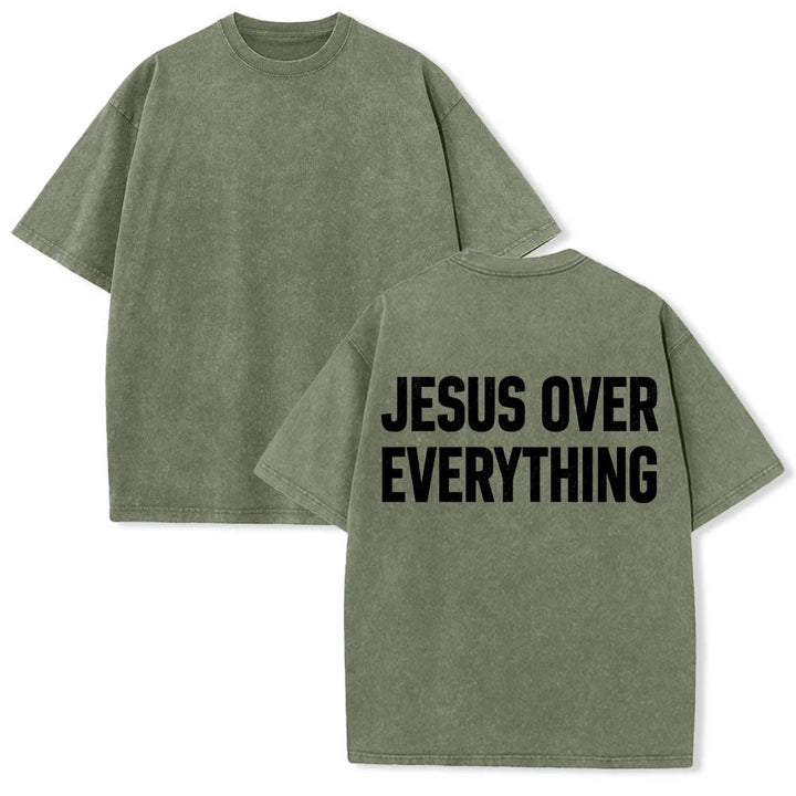 Christianartworkshop Maglietta lavata con stampa a blocchi sul retro e scritta "Jesus Over Everything" su due righe in grassetto. - image 17