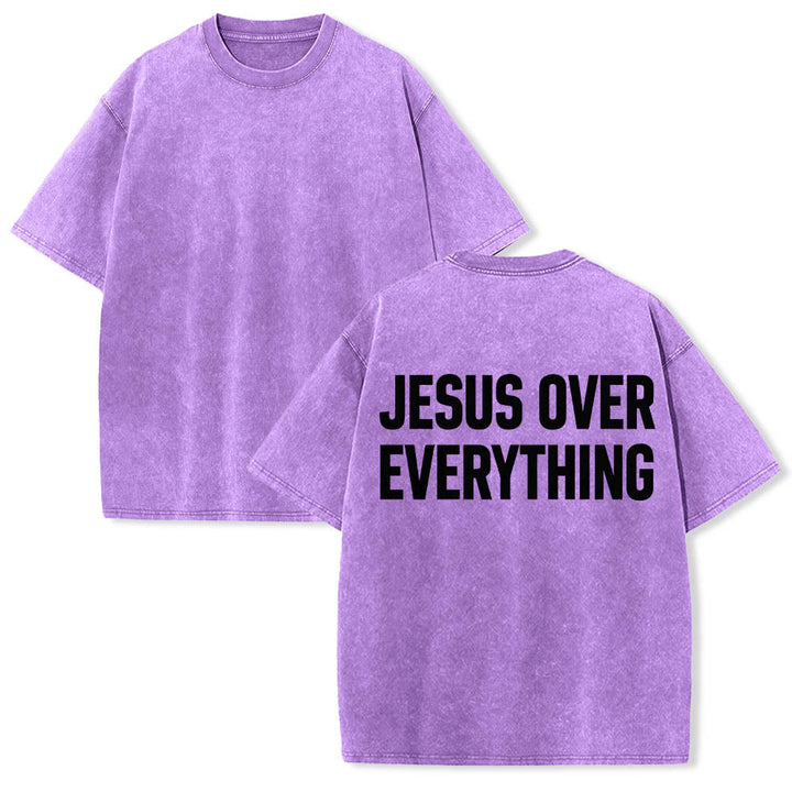 Christianartworkshop Maglietta lavata con stampa a blocchi sul retro e scritta "Jesus Over Everything" su due righe in grassetto. - image 13