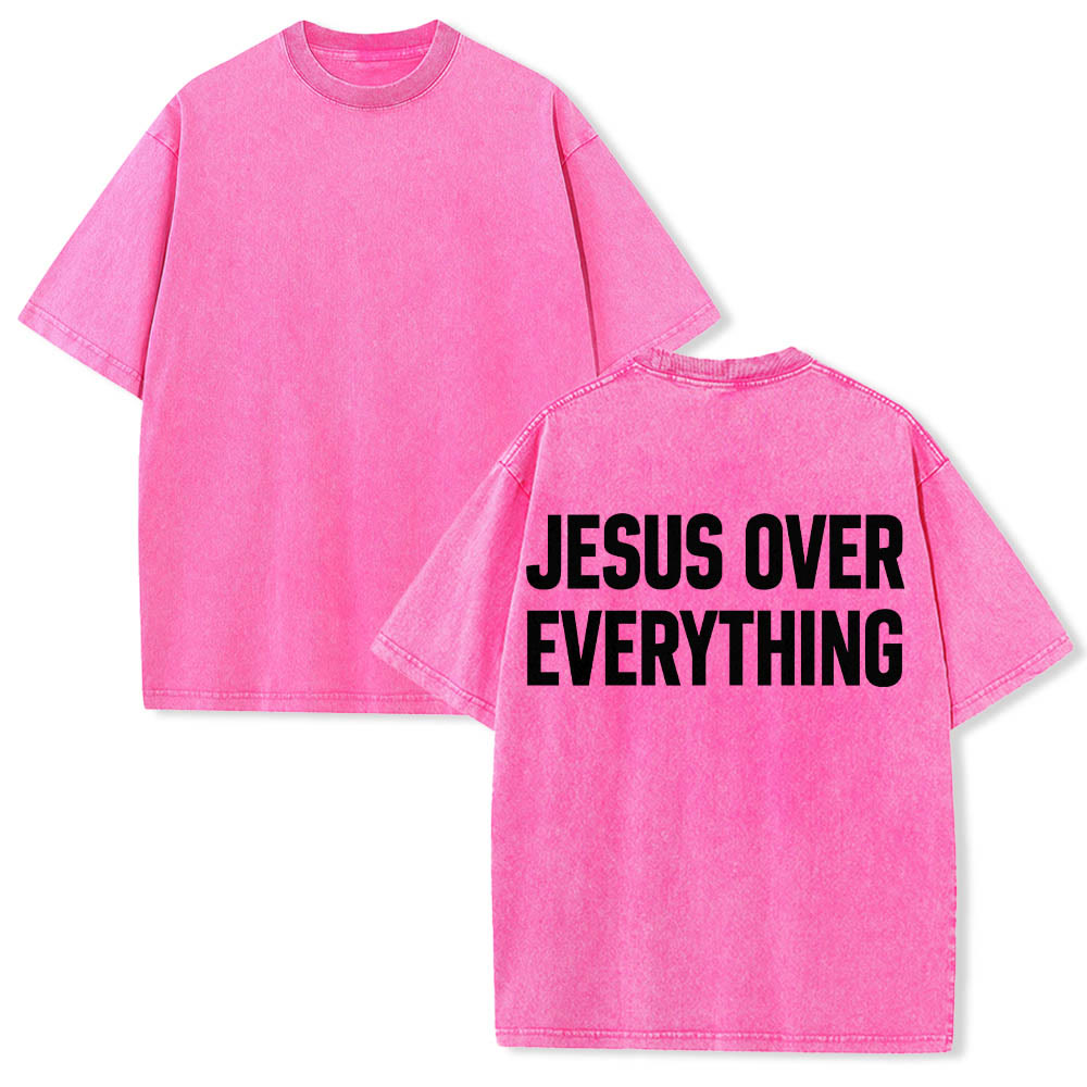 Christianartworkshop Maglietta lavata con stampa a blocchi sul retro e scritta "Jesus Over Everything" su due righe in grassetto. - image 15