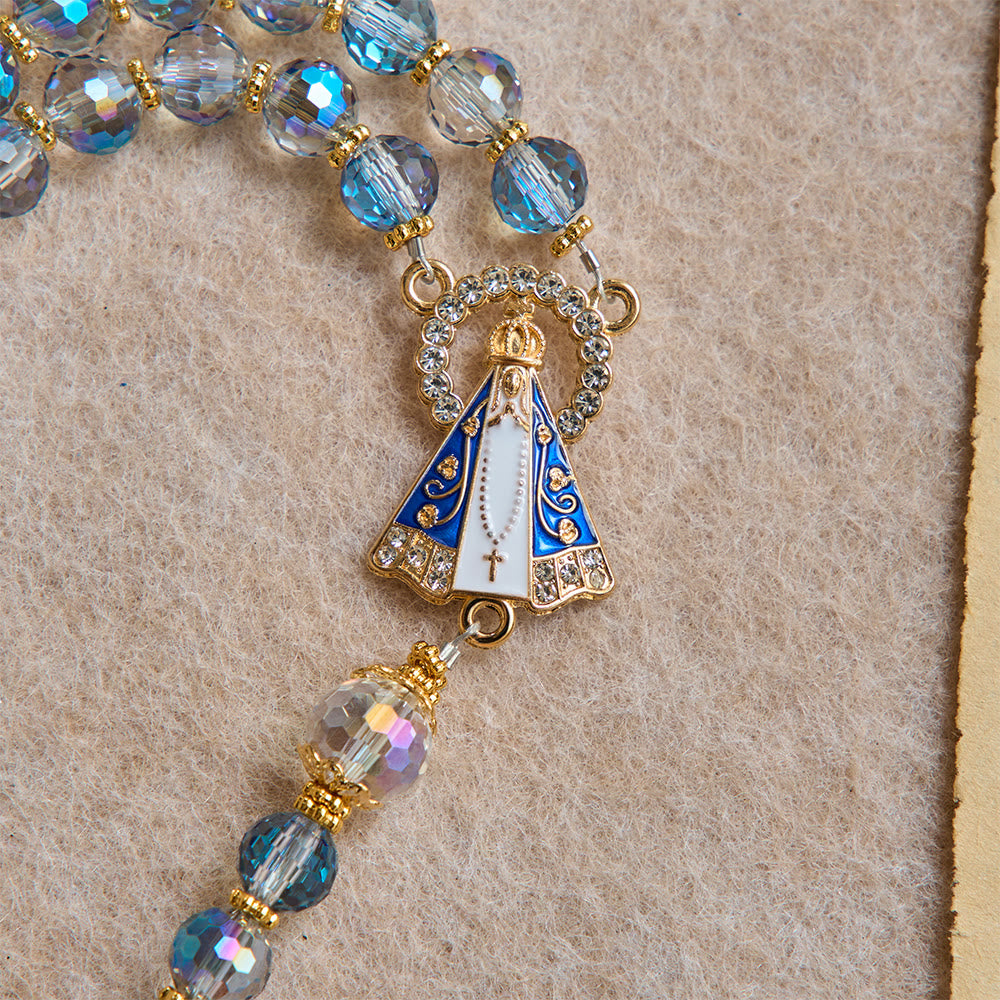 Christianartworkshop Rosario con perline blu iridescenti, con la Madonna di Aparecida e crocifisso con strass: rosario personalizzato con nome, ricordo per la cappella. - image 9