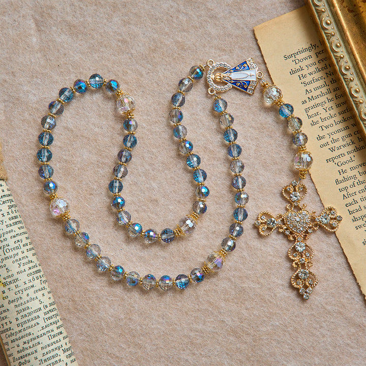 Christianartworkshop Rosario con perline blu iridescenti, con la Madonna di Aparecida e crocifisso con strass: rosario personalizzato con nome, ricordo per la cappella. - image 3