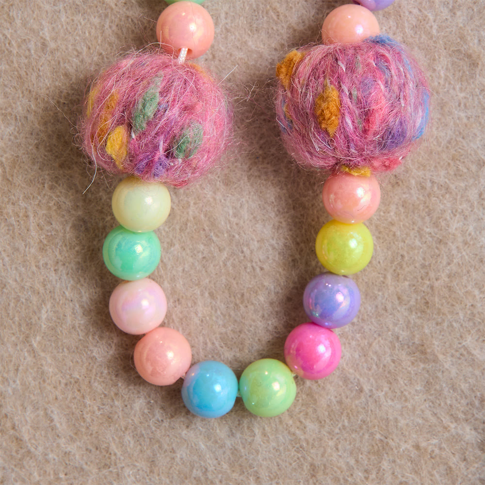 Christianartworkshop Rosario per bambini con perline a forma di macaron e pompon soffici, con croce in legno: emblema di innocente gentilezza celeste. - image 5