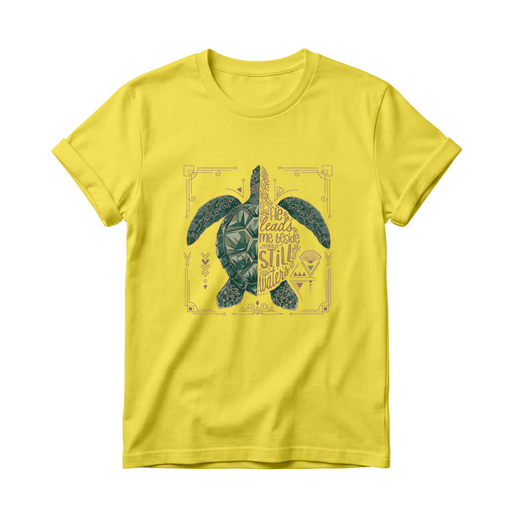 Christianartworkshop T-shirt girocollo da donna con motivo geometrico a tartaruga marina, bordo decorato e frase devozionale del Salmo. - Giallo - 4XL - image 8