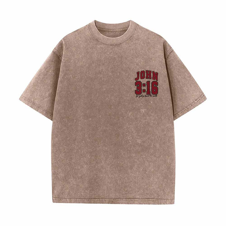 Christianartworkshop Maglietta lavata con scritta "For God So Loved The World" sul retro, lato sinistro del petto: Giovanni 3:16, carattere Varsity. - image 13