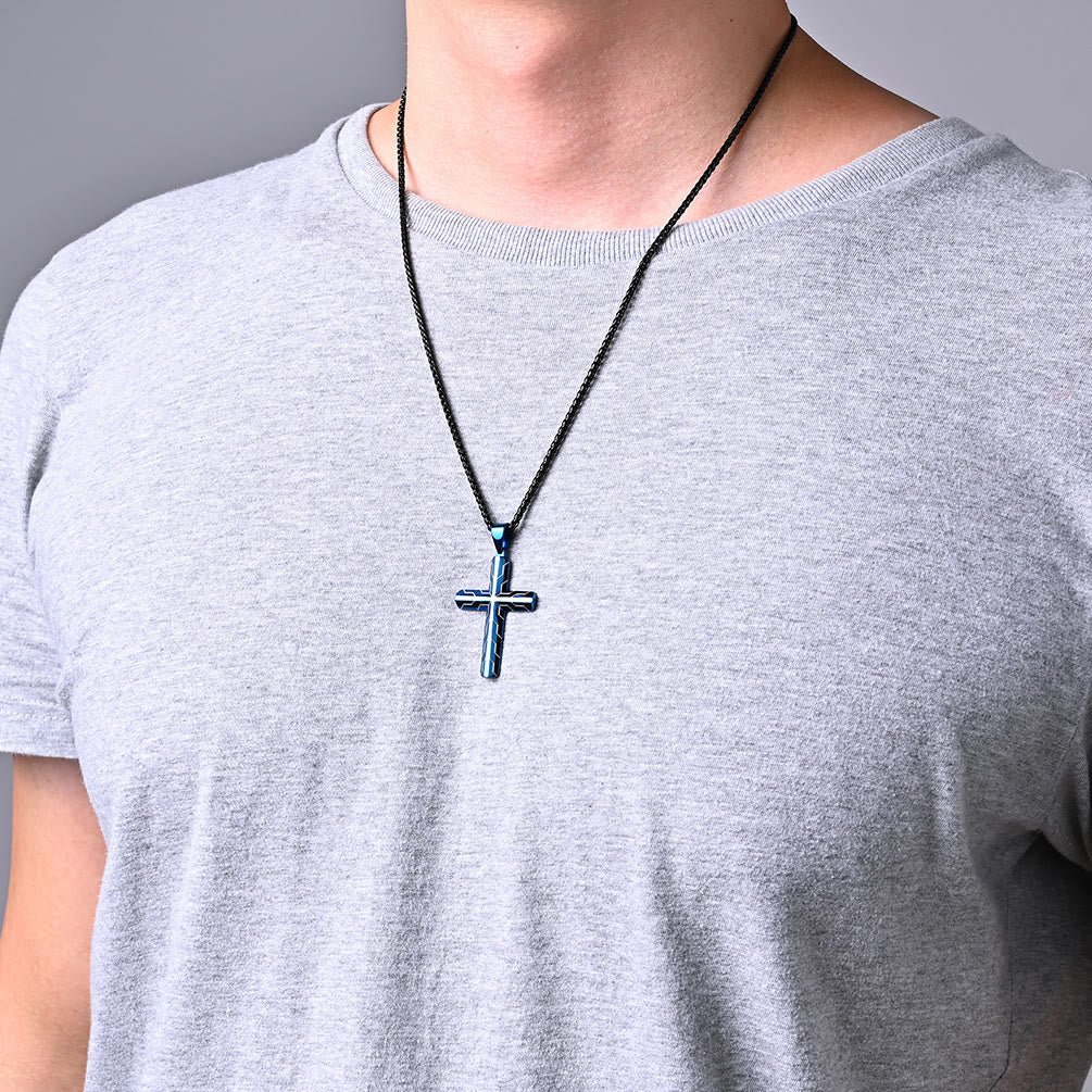 Christianartworkshop Collana con ciondolo a croce inciso con motivo a fulmine blu lucido: emblema senza tempo di dolce protezione celeste. - image 5