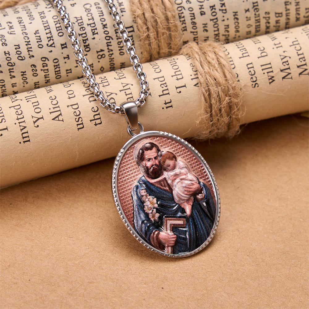 Christianartworkshop Collana con ciondolo ovale a immagine sacra di San Giuseppe: emblema senza tempo di dolce protezione celeste. - Argento - image 4