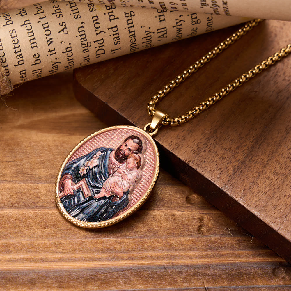 Christianartworkshop Collana con ciondolo ovale a immagine sacra di San Giuseppe: emblema senza tempo di dolce protezione celeste. - image 2