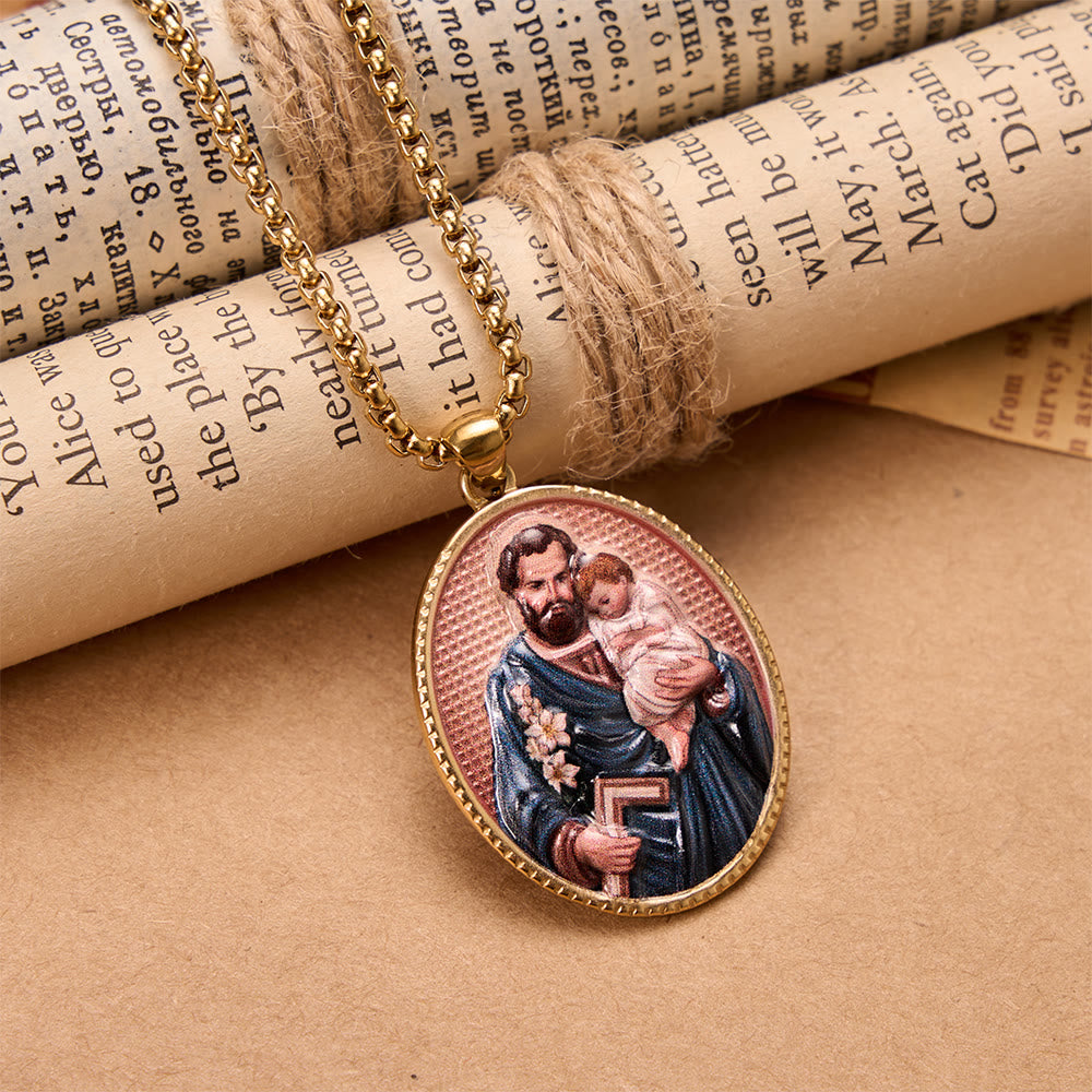 Christianartworkshop Collana con ciondolo ovale a immagine sacra di San Giuseppe: emblema senza tempo di dolce protezione celeste. - D'oro - image 0