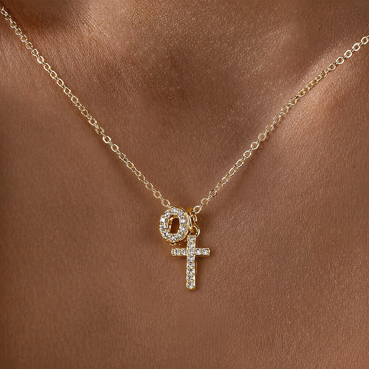 Christianartworkshop Collana con doppio ciondolo a croce con iniziali personalizzate dalla A alla Z e strass: un simbolo senza tempo di dolce protezione celeste. - O - image 16
