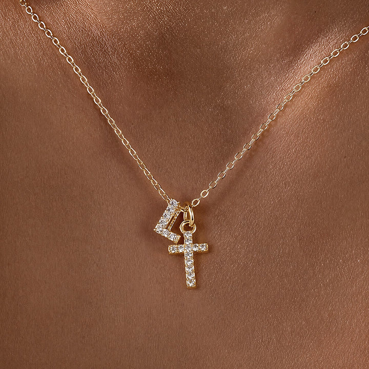 Christianartworkshop Collana con doppio ciondolo a croce con iniziali personalizzate dalla A alla Z e strass: un simbolo senza tempo di dolce protezione celeste. - L - image 13