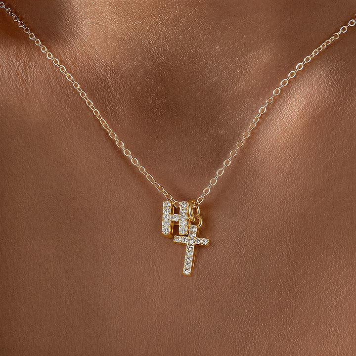 Christianartworkshop Collana con doppio ciondolo a croce con iniziali personalizzate dalla A alla Z e strass: un simbolo senza tempo di dolce protezione celeste. - H - image 9
