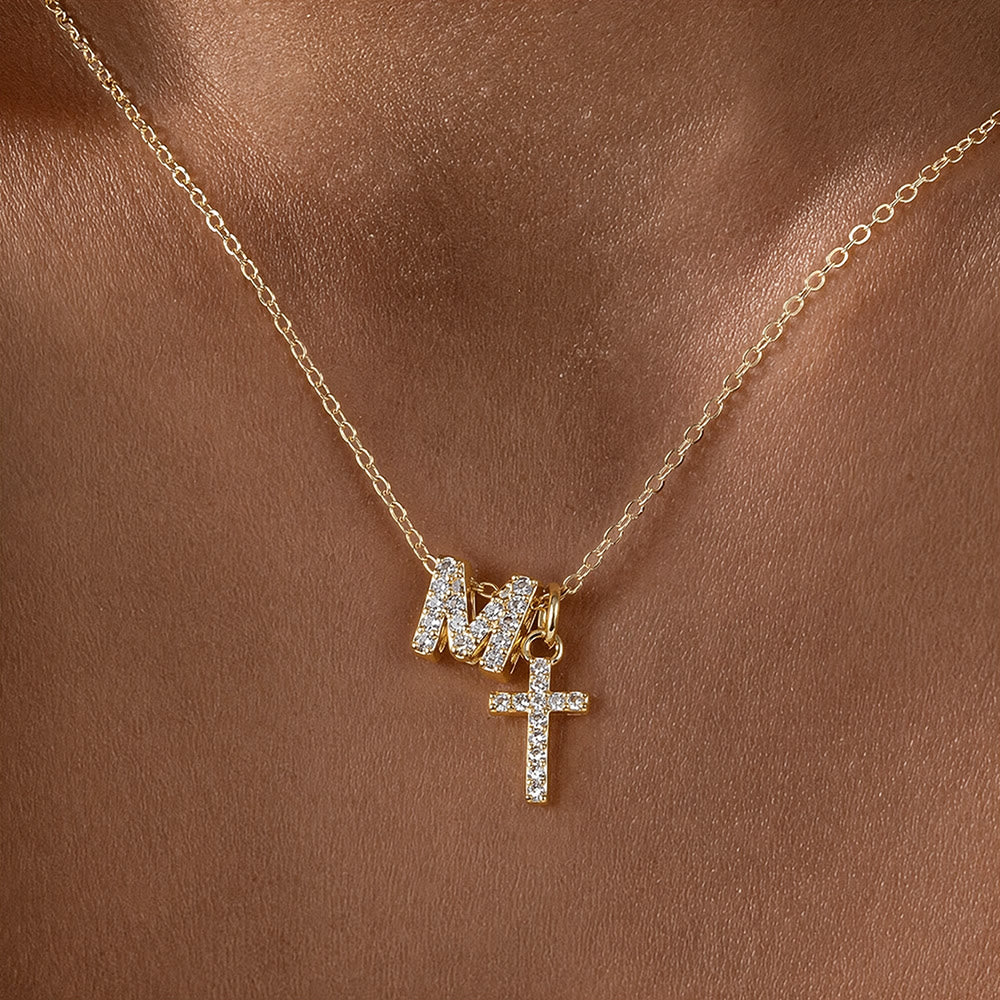 Christianartworkshop Collana con doppio ciondolo a croce con iniziali personalizzate dalla A alla Z e strass: un simbolo senza tempo di dolce protezione celeste. - M - image 14