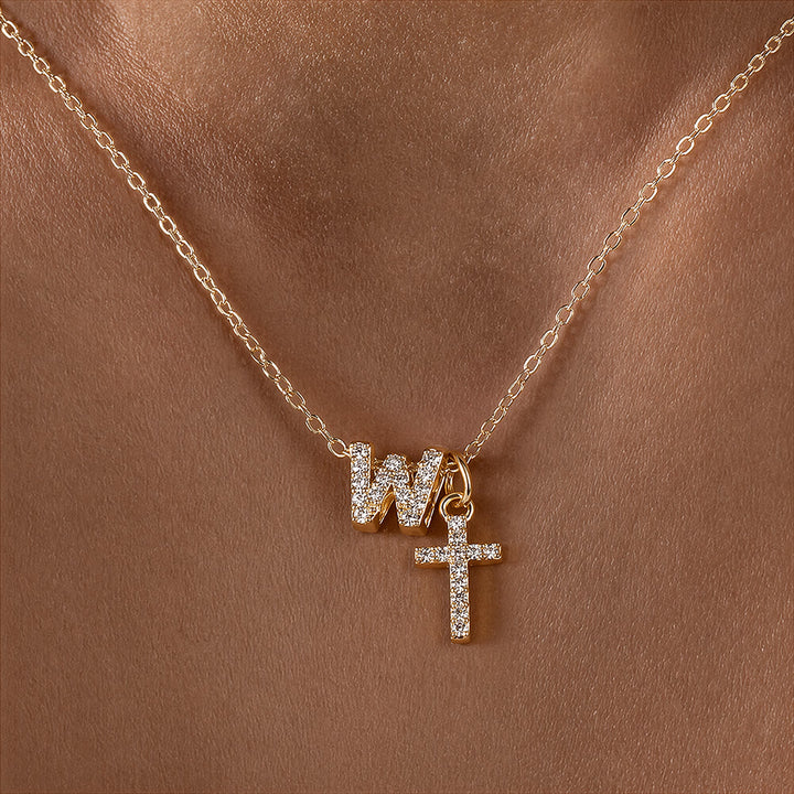 Christianartworkshop Collana con doppio ciondolo a croce con iniziali personalizzate dalla A alla Z e strass: un simbolo senza tempo di dolce protezione celeste. - W - image 24