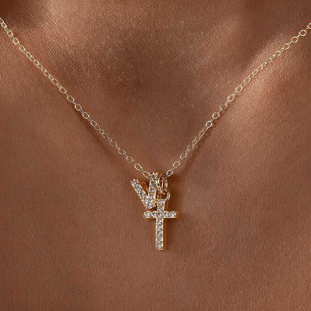 Christianartworkshop Collana con doppio ciondolo a croce con iniziali personalizzate dalla A alla Z e strass: un simbolo senza tempo di dolce protezione celeste. - V - image 23