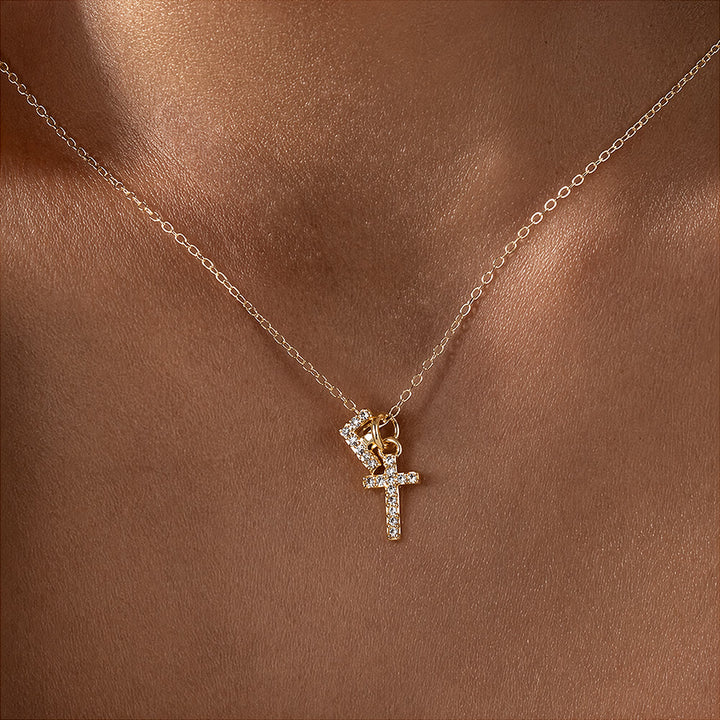 Christianartworkshop Collana con doppio ciondolo a croce con iniziali personalizzate dalla A alla Z e strass: un simbolo senza tempo di dolce protezione celeste. - F - image 7