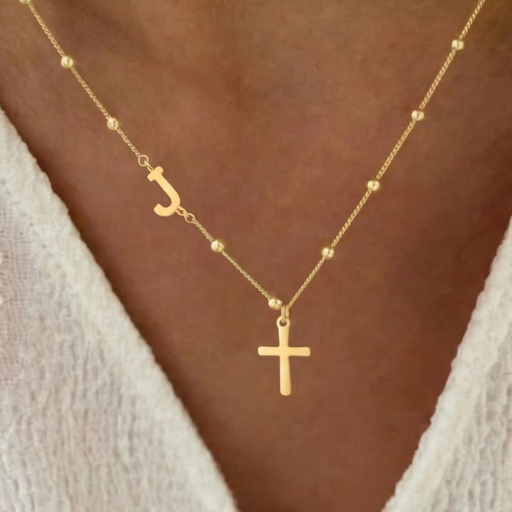 Christianartworkshop Collana con ciondolo a croce laterale personalizzato con iniziale dalla A alla Z e catena di perline: emblema senza tempo di dolce protezione celeste. - D'oro - J - image 10