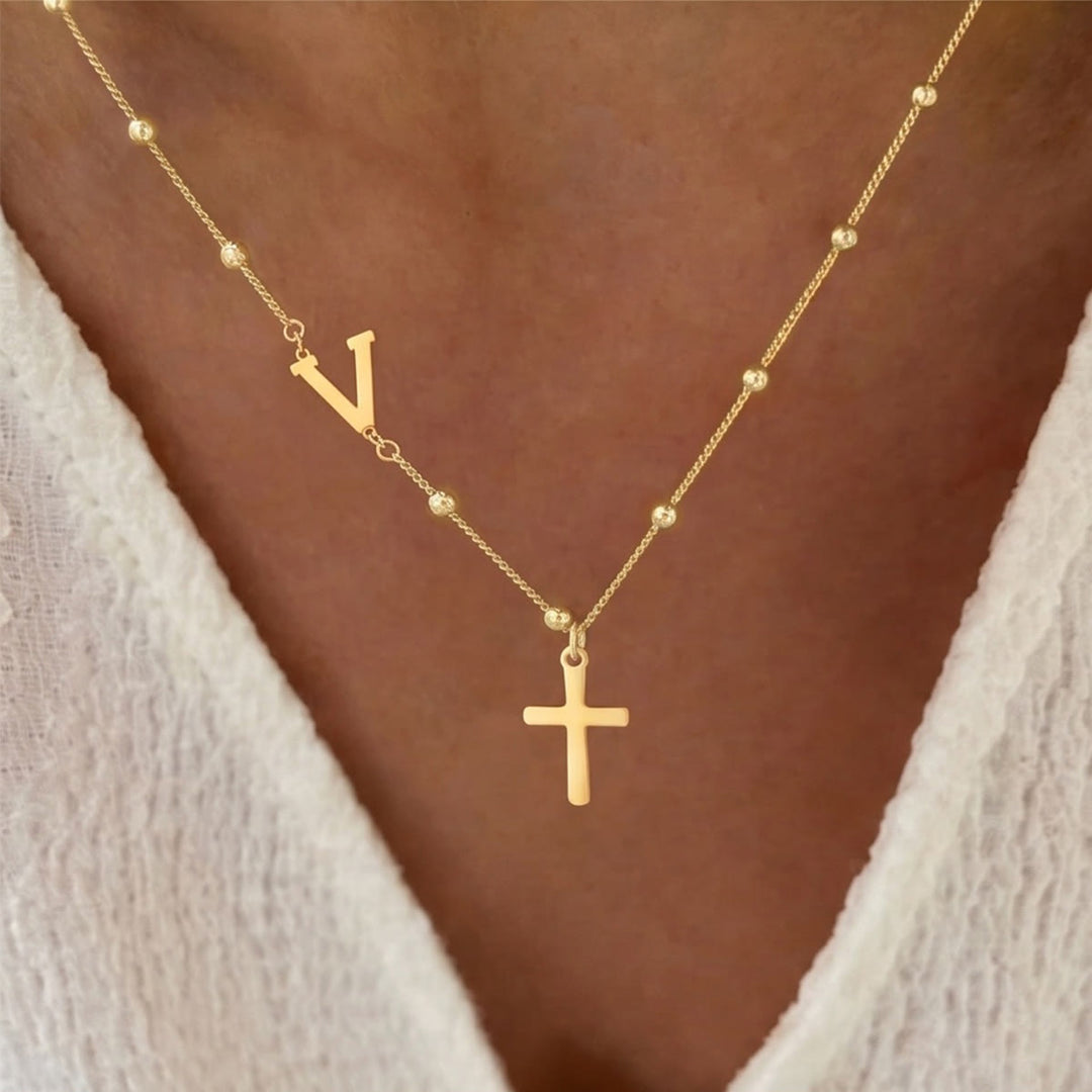 Christianartworkshop Collana con ciondolo a croce laterale personalizzato con iniziale dalla A alla Z e catena di perline: emblema senza tempo di dolce protezione celeste. - D'oro - V - image 21