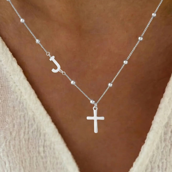 Christianartworkshop Collana con ciondolo a croce laterale personalizzato con iniziale dalla A alla Z e catena di perline: emblema senza tempo di dolce protezione celeste. - Argento - J - image 36