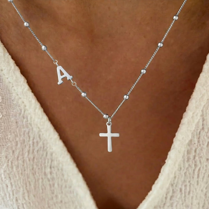 Christianartworkshop Collana con ciondolo a croce laterale personalizzato con iniziale dalla A alla Z e catena di perline: emblema senza tempo di dolce protezione celeste. - Argento - UN - image 27