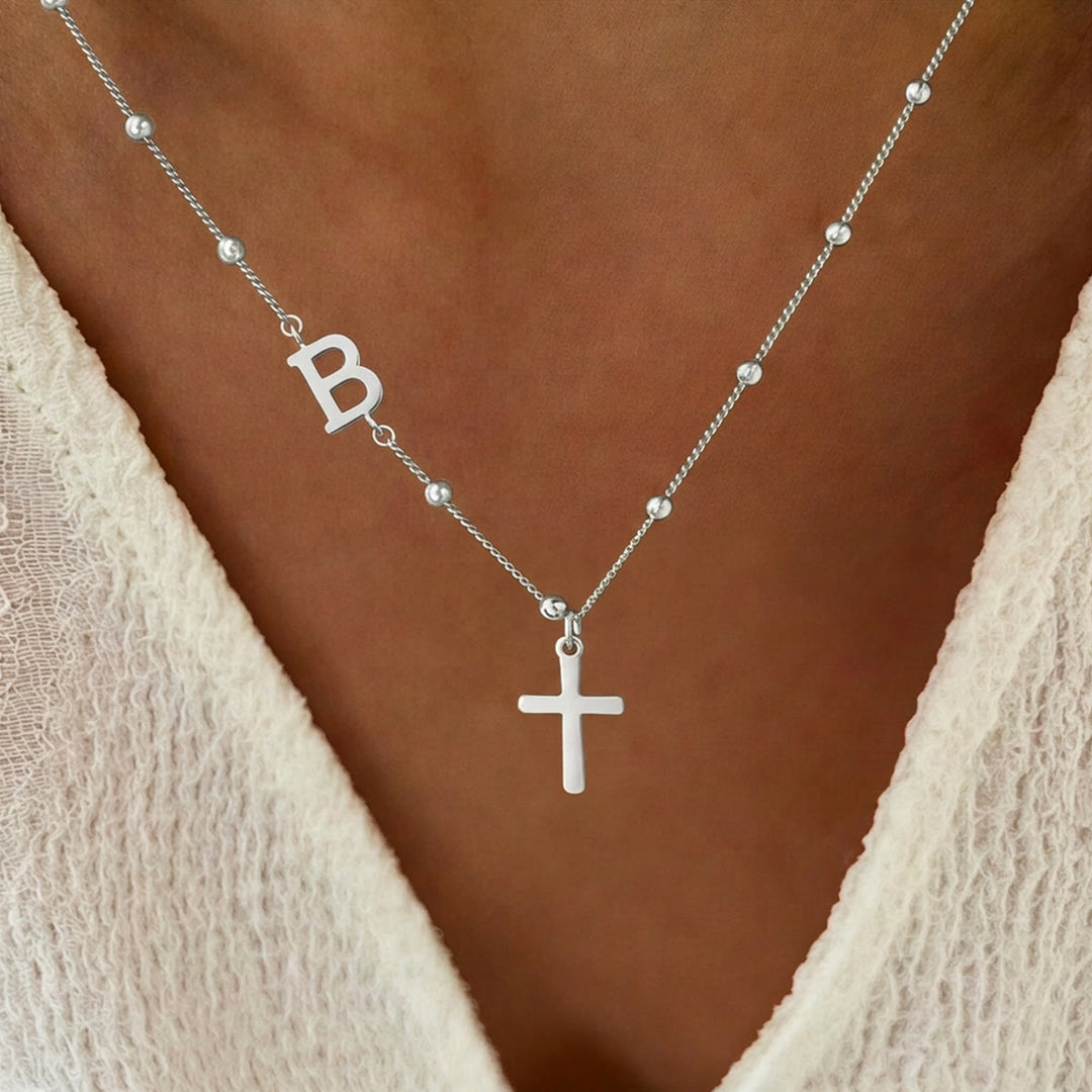 Christianartworkshop Collana con ciondolo a croce laterale personalizzato con iniziale dalla A alla Z e catena di perline: emblema senza tempo di dolce protezione celeste. - Argento - B - image 28