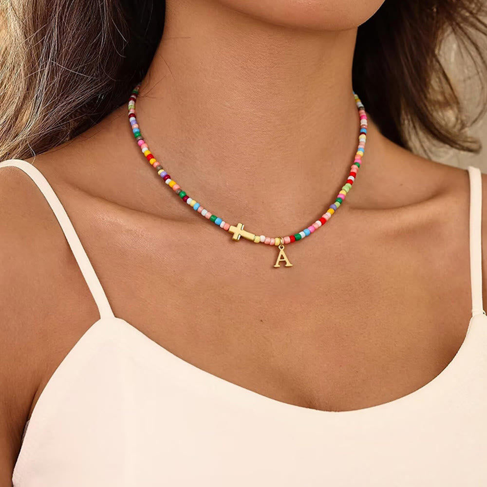 Christianartworkshop Collana girocollo con ciondolo a croce personalizzato con lettere dell'alfabeto: un simbolo senza tempo di dolce protezione celeste. - image 2
