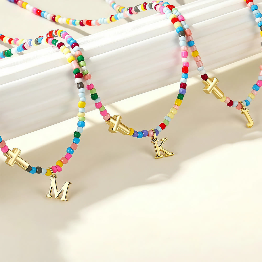 Christianartworkshop Collana girocollo con ciondolo a croce personalizzato con lettere dell'alfabeto: un simbolo senza tempo di dolce protezione celeste. - image 1
