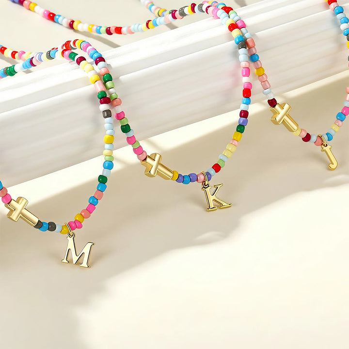 Christianartworkshop Collana girocollo con ciondolo a croce personalizzato con lettere dell'alfabeto: un simbolo senza tempo di dolce protezione celeste. - image 1