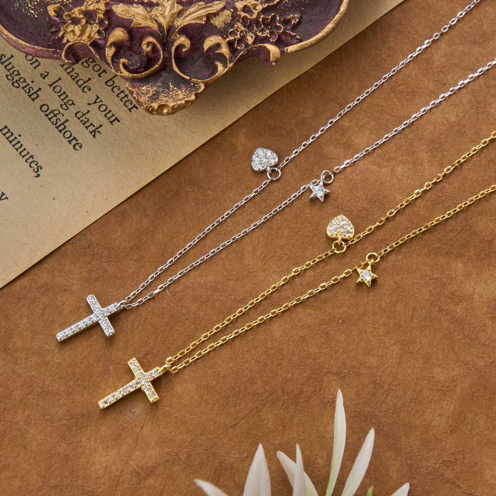 Christianartworkshop Delicata collana da indossare tutti i giorni con piccola croce in argento sterling tempestata di pavé: emblema senza tempo di dolce protezione celeste. - image 1