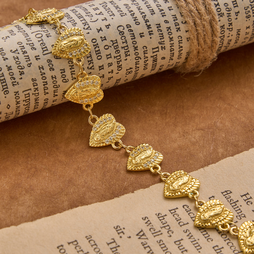Christianartworkshop Bracciale con medaglione a forma di cuore e decorazioni scintillanti della Madonna di Guadalupe: emblema senza tempo di dolce protezione celeste. - image 3