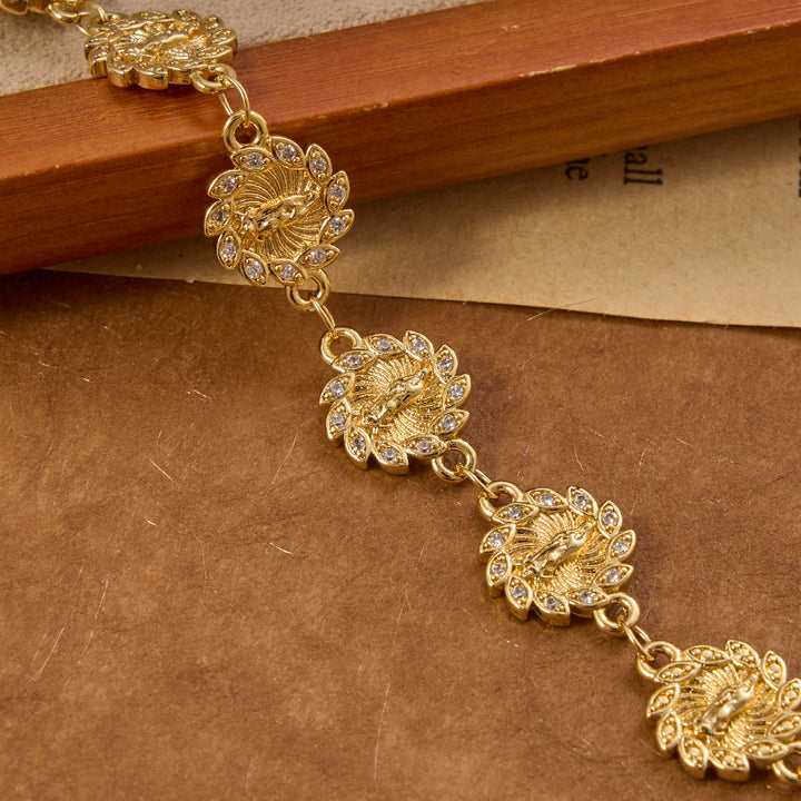 Christianartworkshop Bracciale con medaglione a petali luminosi e finiture scintillanti della Madonna di Guadalupe: emblema senza tempo di dolce protezione celeste. - image 4