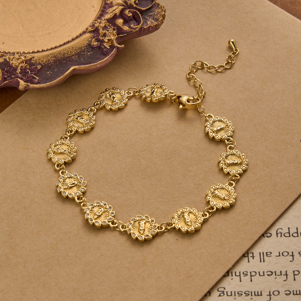 Christianartworkshop Bracciale con medaglione a petali luminosi e finiture scintillanti della Madonna di Guadalupe: emblema senza tempo di dolce protezione celeste. - image 1