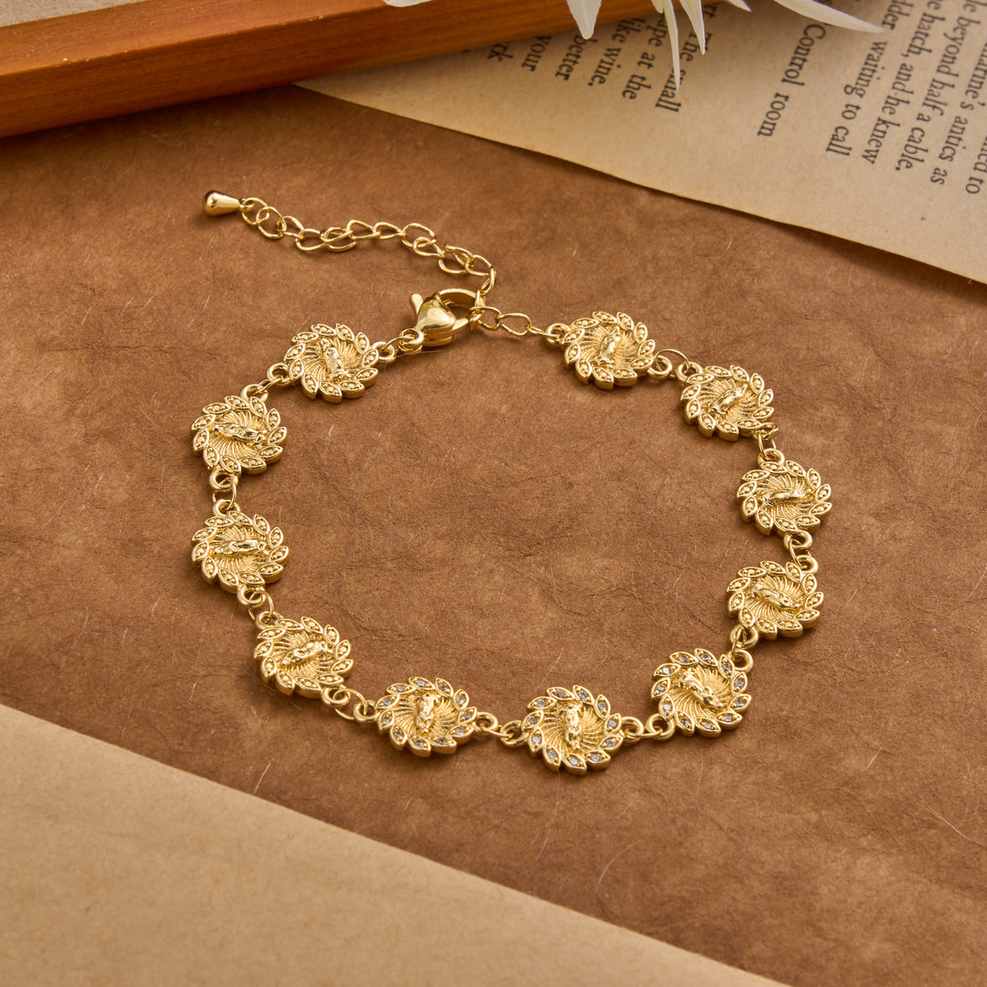 Christianartworkshop Bracciale con medaglione a petali luminosi e finiture scintillanti della Madonna di Guadalupe: emblema senza tempo di dolce protezione celeste. - Nostra Signora - image 0