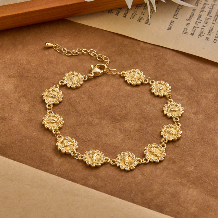Christianartworkshop Bracciale con medaglione a petali luminosi e finiture scintillanti della Madonna di Guadalupe: emblema senza tempo di dolce protezione celeste. - Nostra Signora - image 0