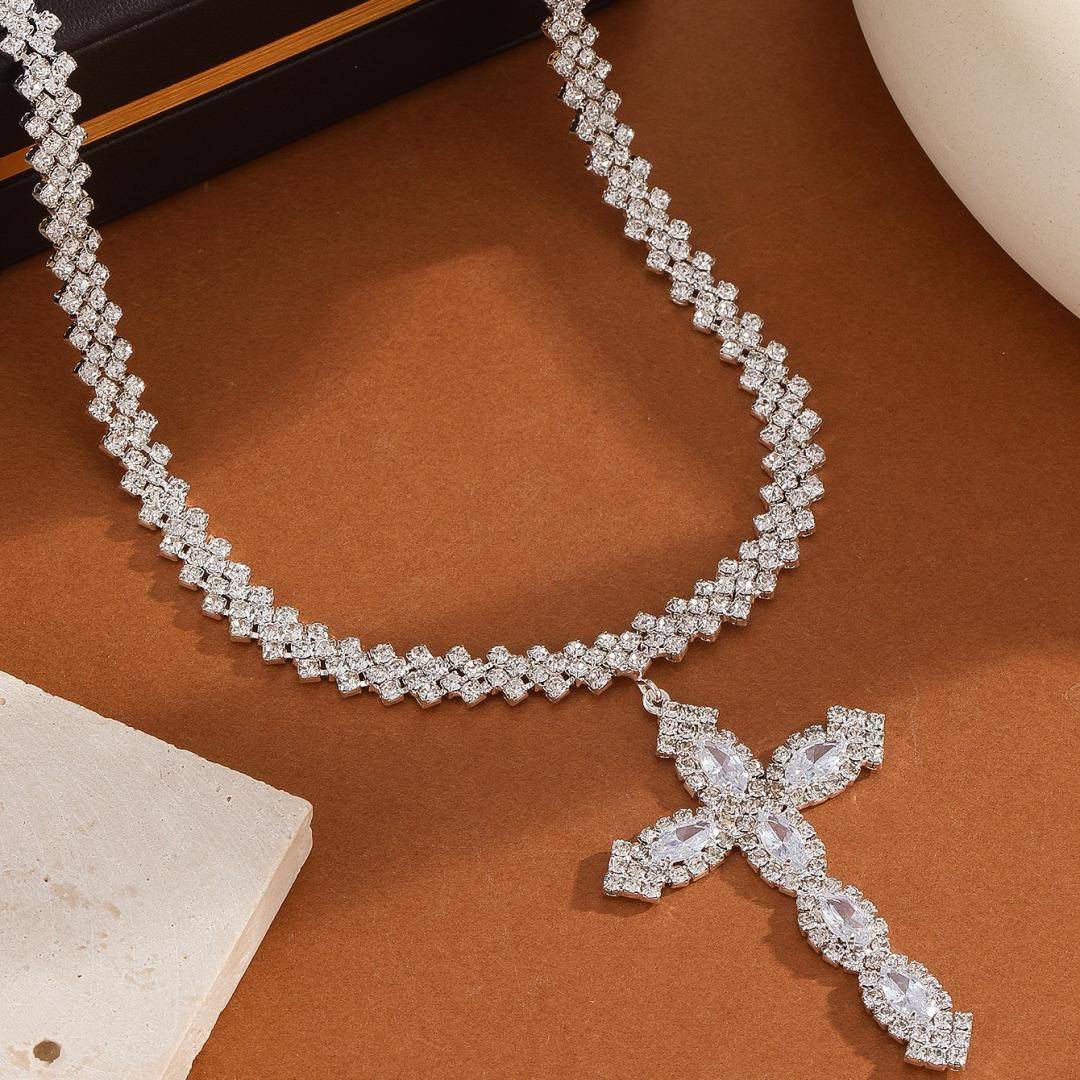 Christianartworkshop Collana con ciondolo a croce con punta di freccia radiosa intarsiata e scintillante, stile multi-stile: emblema senza tempo di dolce protezione celeste. - Croce allungata - image 9