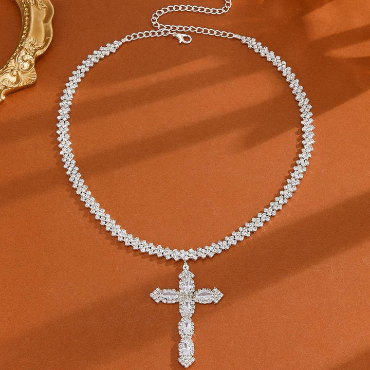 Christianartworkshop Collana con ciondolo a croce con punta di freccia radiosa intarsiata e scintillante, stile multi-stile: emblema senza tempo di dolce protezione celeste. - image 10