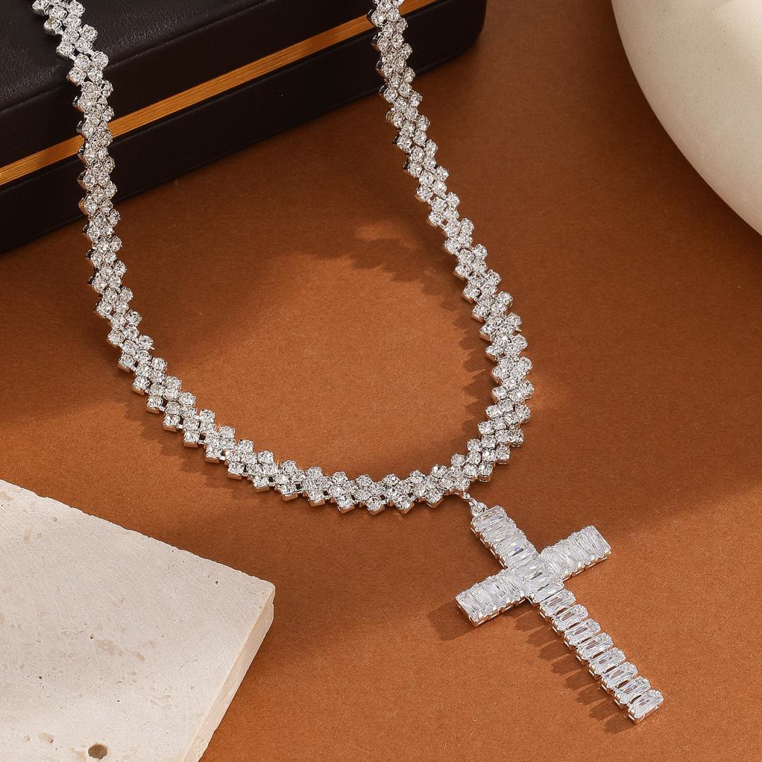Christianartworkshop Collana con ciondolo a croce con punta di freccia radiosa intarsiata e scintillante, stile multi-stile: emblema senza tempo di dolce protezione celeste. - Slim Cross - image 11