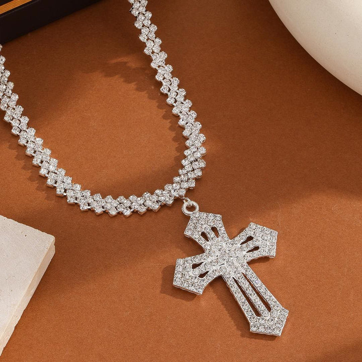Christianartworkshop Collana con ciondolo a croce con punta di freccia radiosa intarsiata e scintillante, stile multi-stile: emblema senza tempo di dolce protezione celeste. - Croce intagliata - image 5