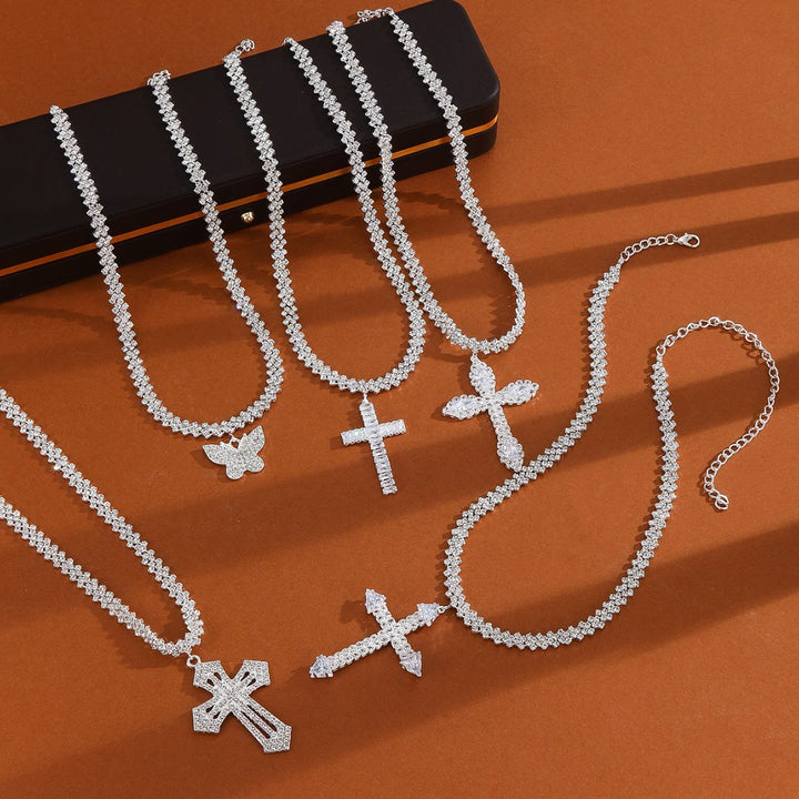 Christianartworkshop Collana con ciondolo a croce con punta di freccia radiosa intarsiata e scintillante, stile multi-stile: emblema senza tempo di dolce protezione celeste. - image 2